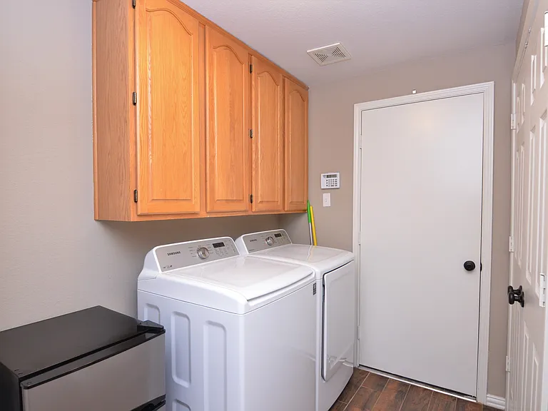 2412 Clearwood Ln — Photo 2