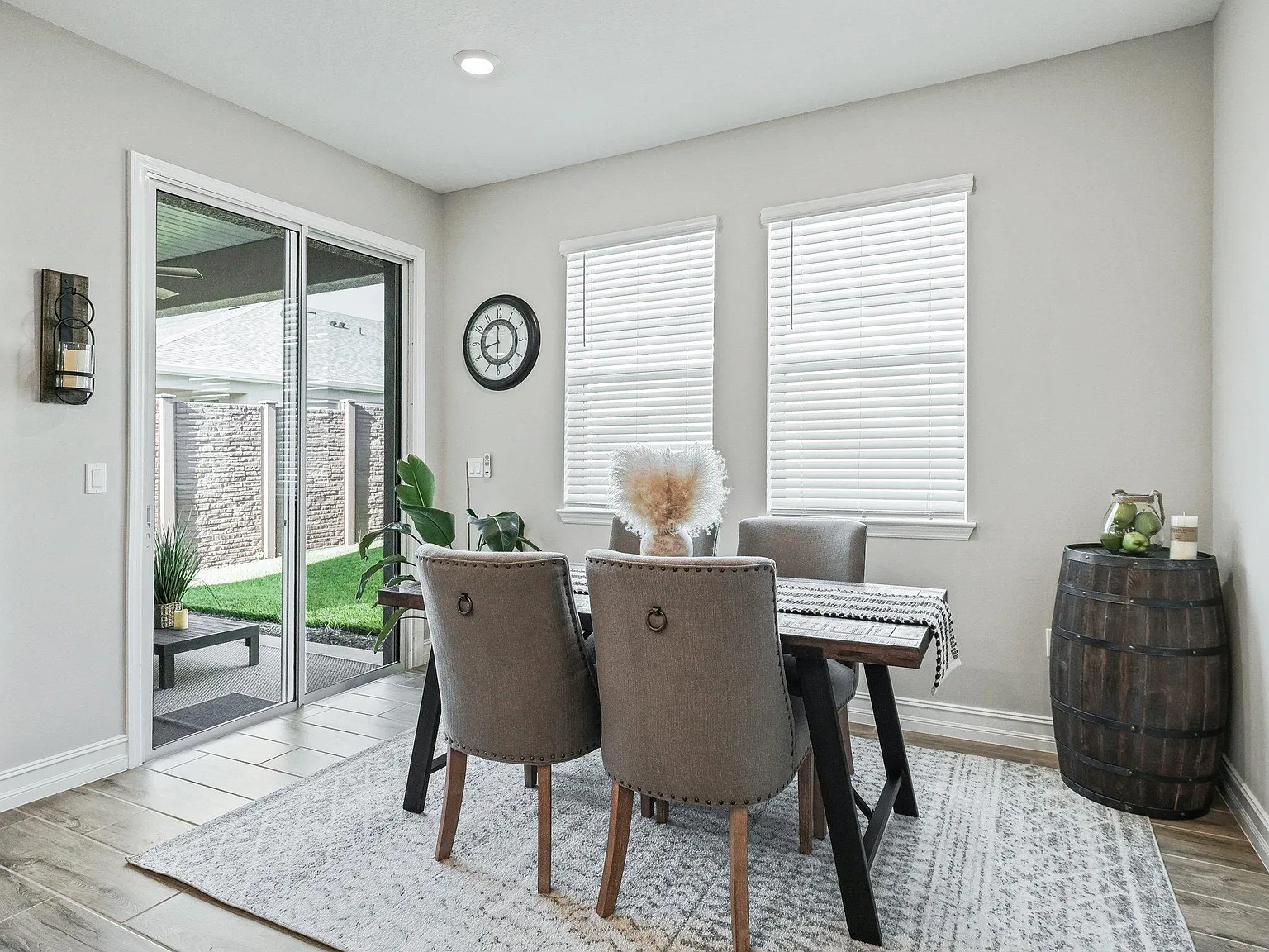 2 bed, 1368 sqft, $4,500 — Photo 2