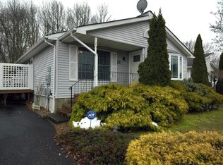 22 Parkview Way, Manalapan, NJ 07726