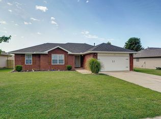 155 Ledgestone Dr, Rogersville, MO 65742