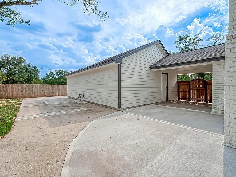1011 Klamath Ln — Photo 14