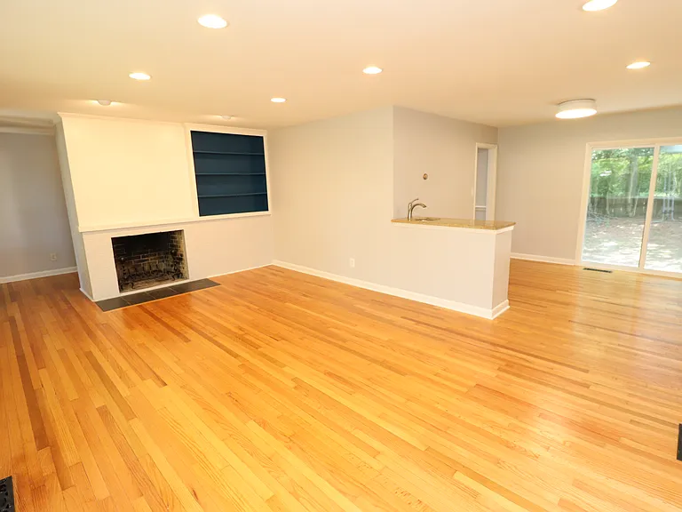 1009 Dogwood Ln — Photo 6