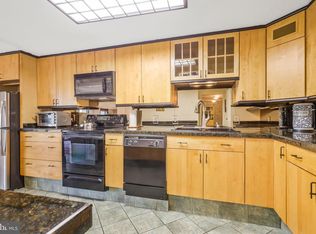 309 Yoakum Pkwy APT 608, Alexandria, VA 22304