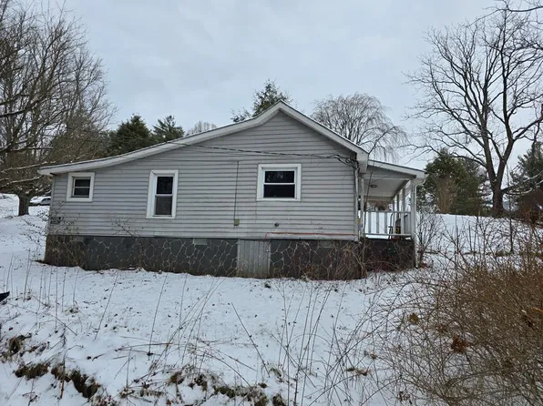 109 Vine St, Galax, VA 24333