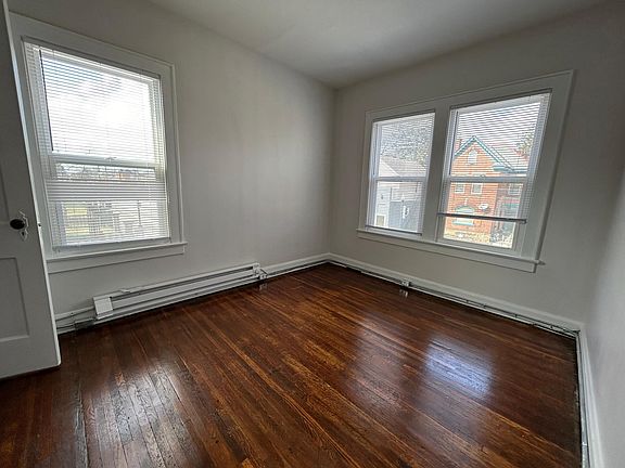 3rd image of 1385 E Livingston Ave