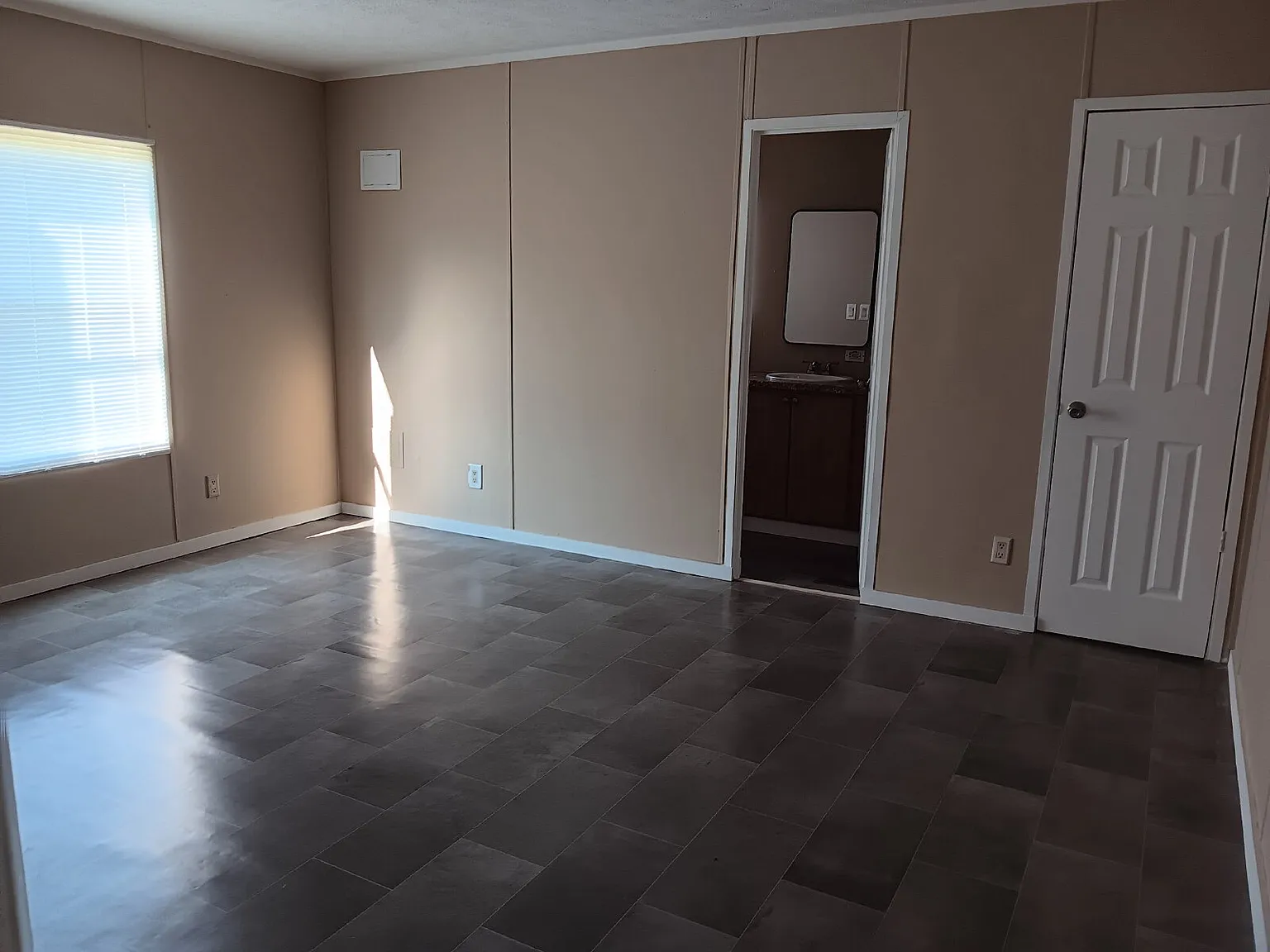 2 bed, 2.0 bath, 1152 sqft, $1,100 — Photo 1