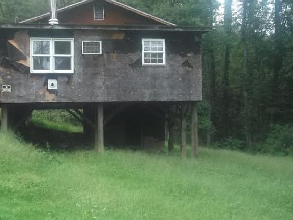 3rd image of 134 Lookout Ct