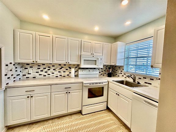 3rd image of 2050 NE 39th Street #105E