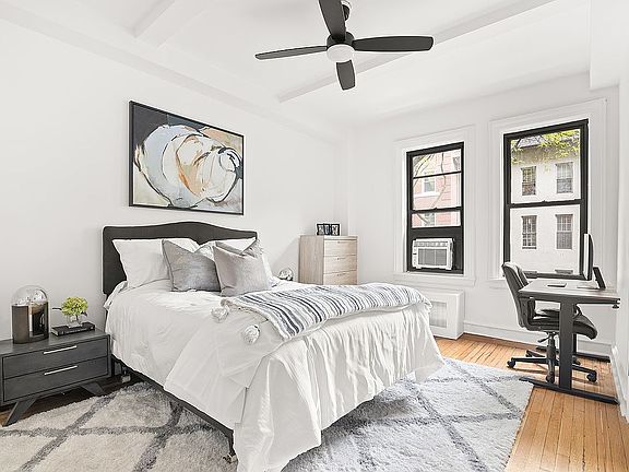 4th image of 321 W 55th St APT 32