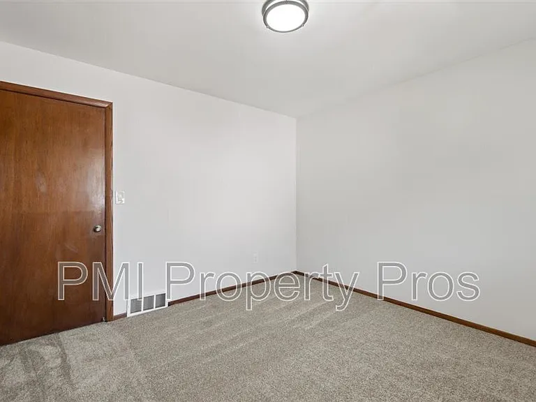 8150 S 88th St — Photo 27