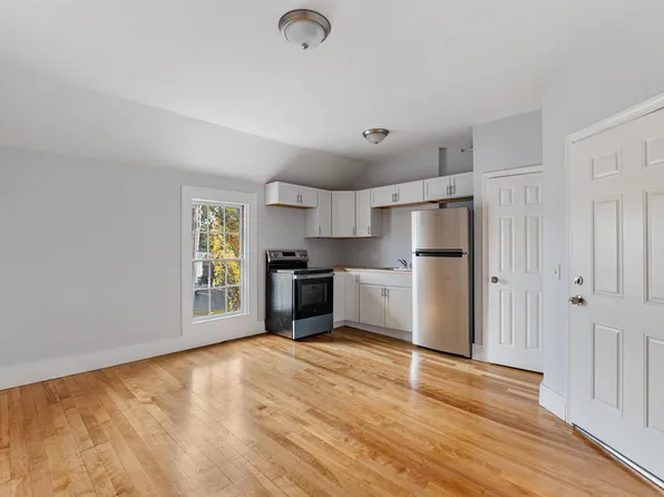 109 Pleasant St #202, Claremont, NH 03743