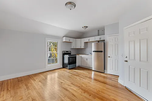109 Pleasant St #202 Photo 1