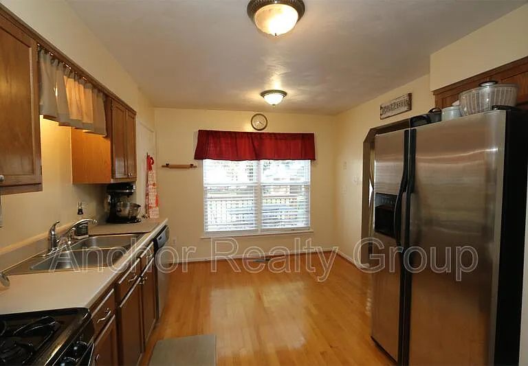 1618 Kingston Ave — Photo 12