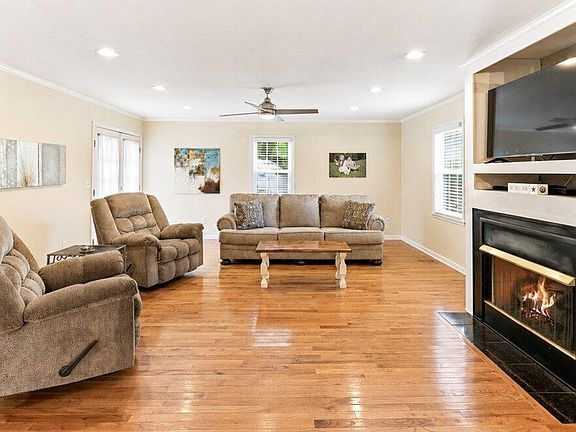 2nd image of 210 Carolina Ave