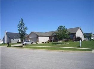 2707 Southlawn Dr, Bloomington, IL 61705