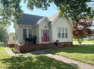 611 N 1st St, Fairfield, IL
