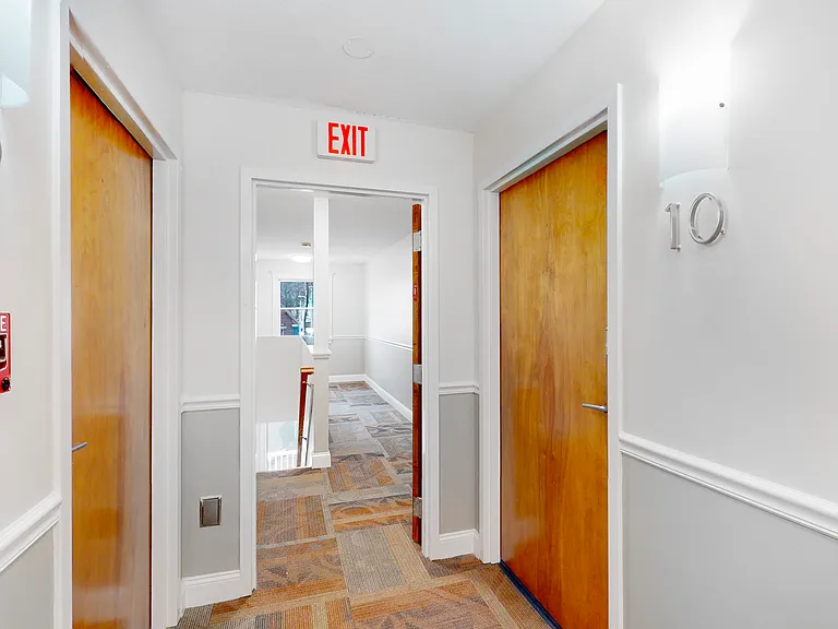 4 Golden Ct #9 — Photo 15