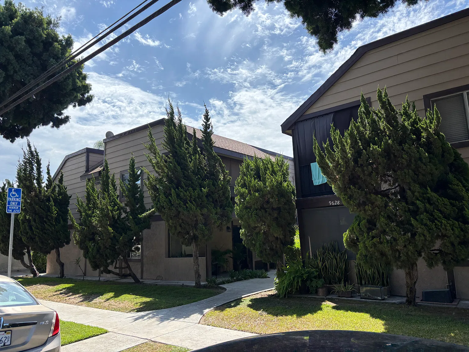 2 bed, 1000 sqft, $2,499 — Photo 2