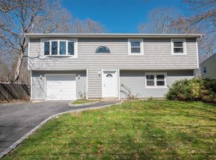 305 Smith Rd, Shirley, NY 11967