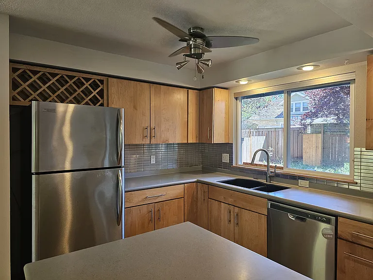 3016 SW Carolina St — Photo 10