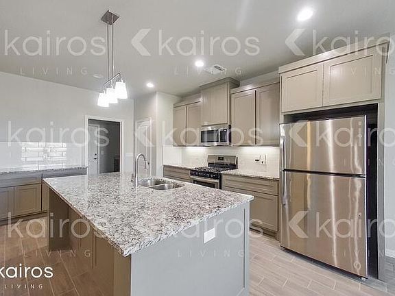 4th image of 2701 Destin Ave