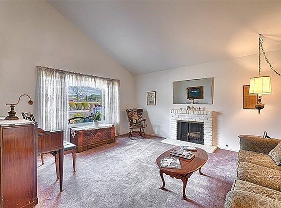 4th image of 5040 E Glenview Ave