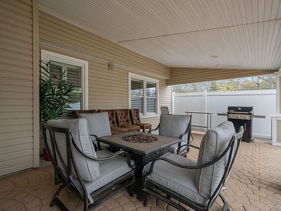 4th image of 19 Ascot Place