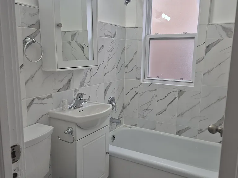 649 Rideau St #5 — Photo 10