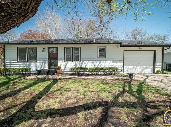 2544 SW Shunga Dr, Topeka, KS 66611
