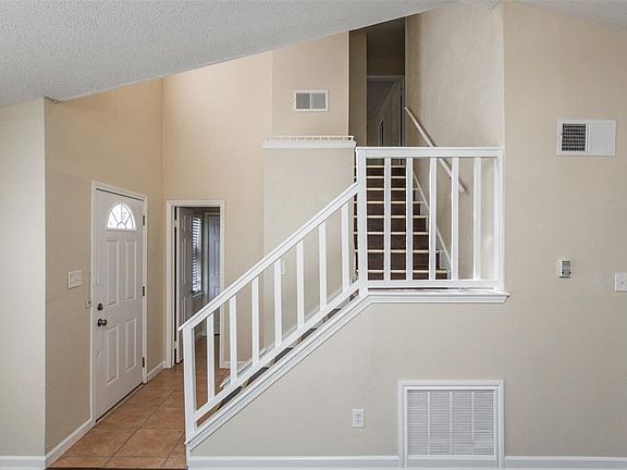 4th image of 480 Vincent St
