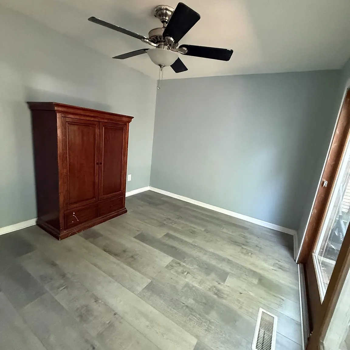 3 bed, 1.5 bath, 1350 sqft, $2,650 — Photo 4