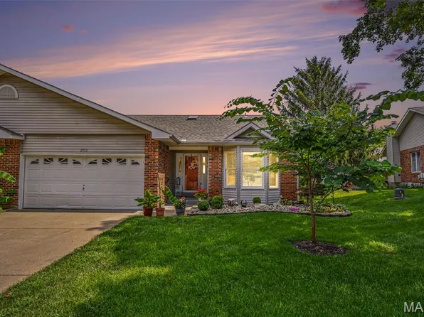2960 Sylvan Ln #5D, Saint Charles, MO 63301