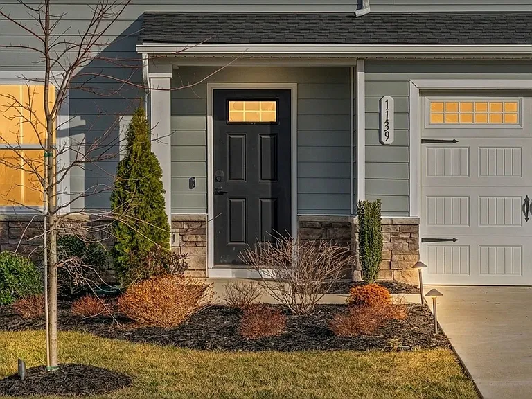 1139 Lisenbee Way — Photo 3
