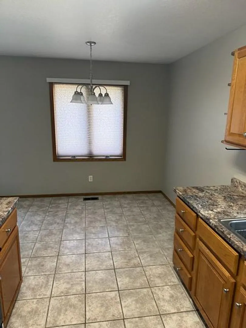 513 E Ave — Photo 1