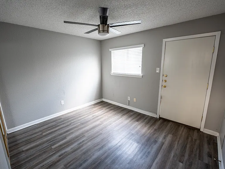 1400 Park Ave #C1 — Photo 3