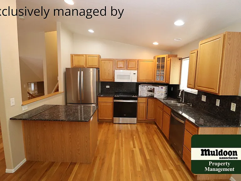 291 W Elgin Dr — Photo 2