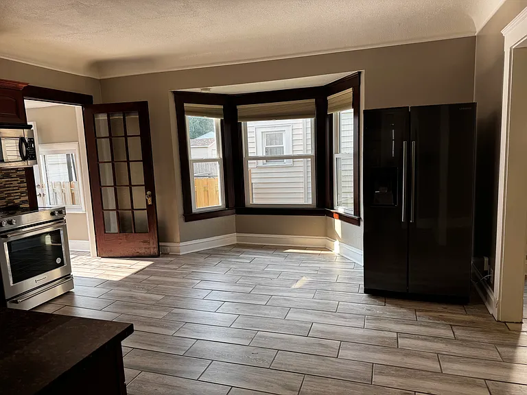 1447 Lakeland Ave — Photo 4