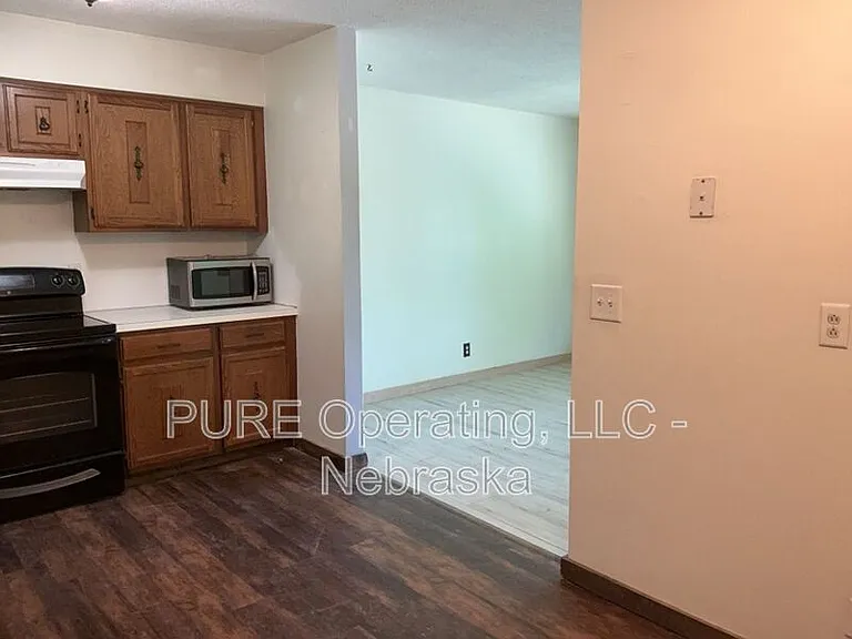 105 N Elm St — Photo 6