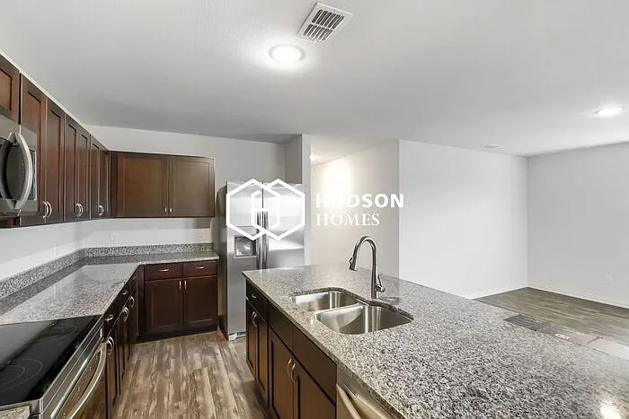 112 Goel St — Photo 5