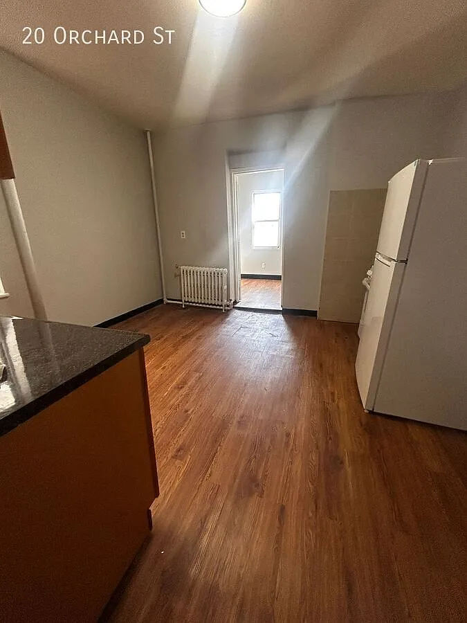 3 bed, $2,900 — Photo 2