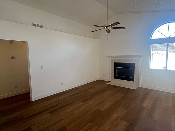 3rd image of 1309 Goldenglow Rd