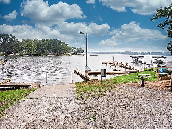 3rd image of 126 Beach Dr