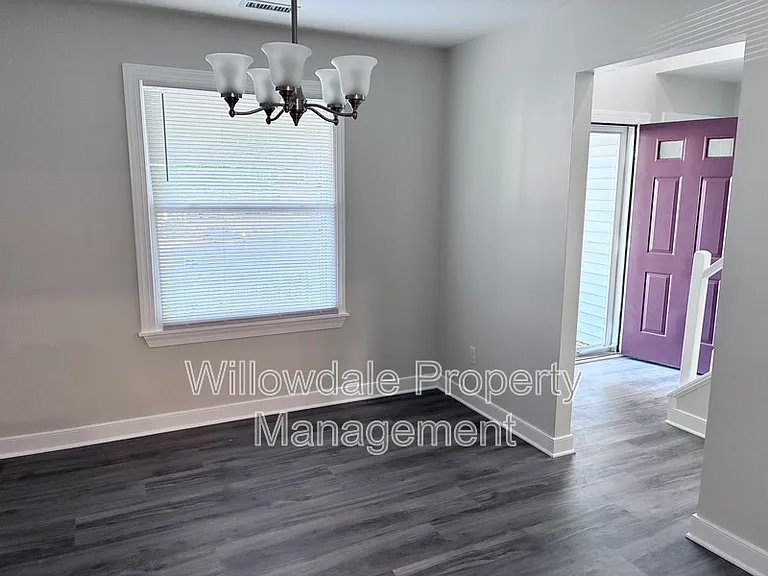 102 E Charing Cross — Photo 11
