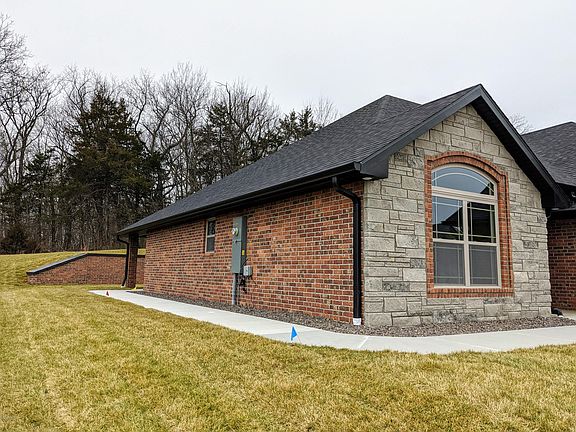 5th image of 322 Settlers Ridge Dr
