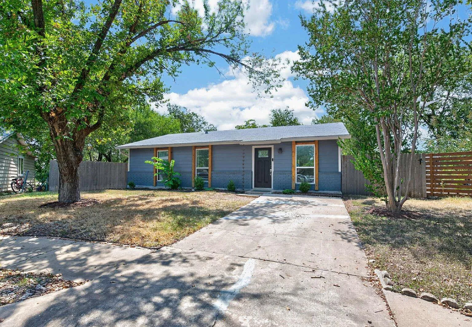 3 bed, 2.0 bath, 1171 sqft, $2,400 — Photo 1