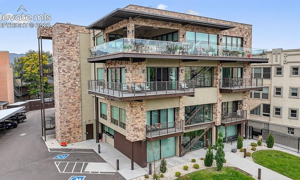 1st image of 20 Boulder Crescent St #202