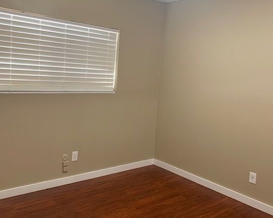5th image of 613 W Queen St APT 2