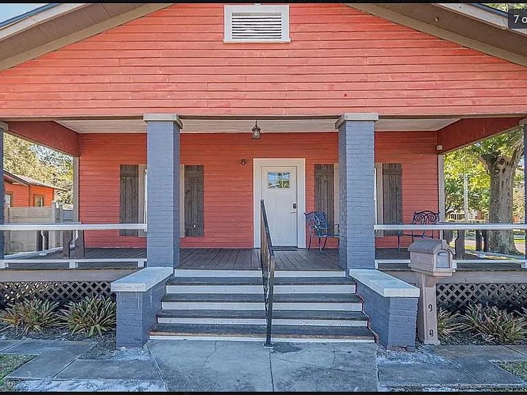 717 W 1st St — Photo 3