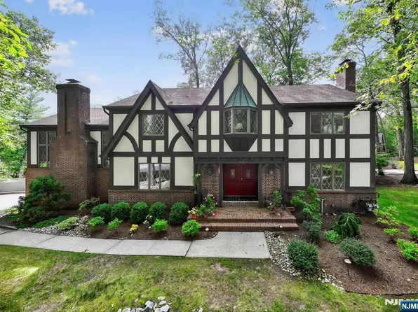 483 Old Post Rd, Wyckoff, NJ 07481