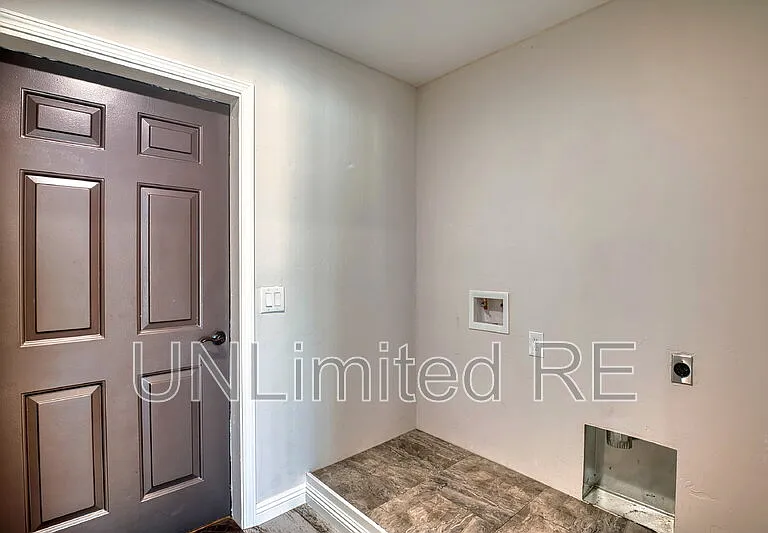1435 Beefeater Dr — Photo 38